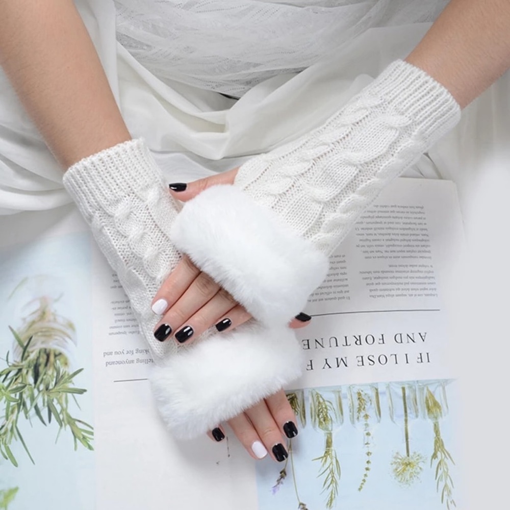 White Cable Knit Faux Fur Trim Fingerless Gloves - Women